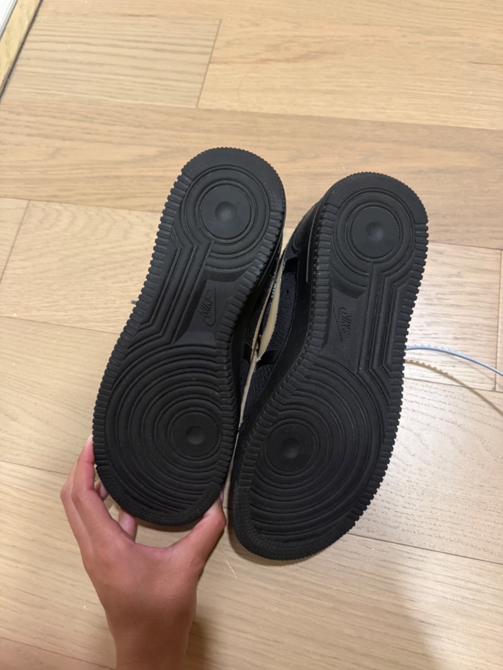 Off-White x Nike Air Force 1 Low ‘Black’ - Picture 4 of 5